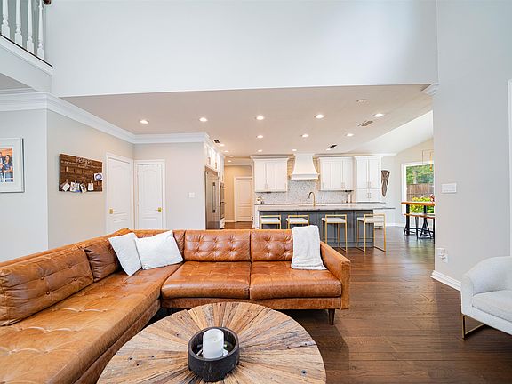 5th image of 219 Hunters Cir
