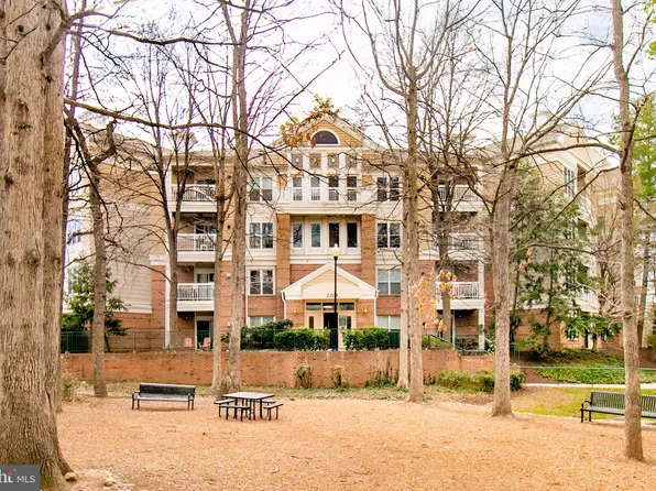 2204 Westcourt Ln APT 306, Herndon, VA 20170