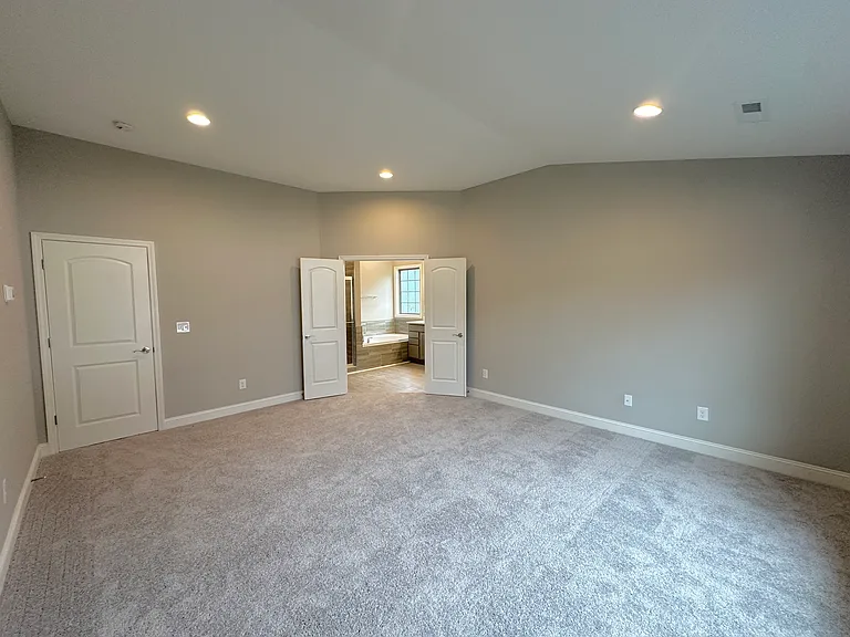 9538 Snowy Cliff Ln — Photo 15