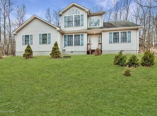 104 Shannon Ct, Bushkill, PA 18324