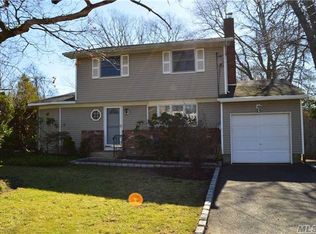 112 Granny Rd, Farmingville, NY 11738