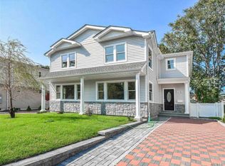 41 Dunwood Rd #B, Pt Washington, NY 11050