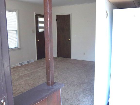 2nd image of 261 Oakwood Dr