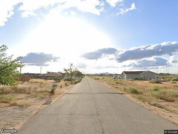 Exterior Neighborhood (street photo)