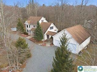 322 Scenic Dr, Blakeslee, PA 18610
