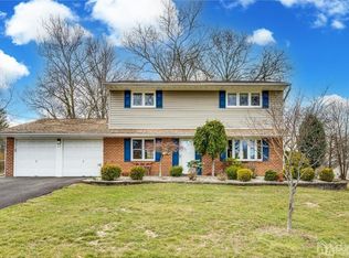 11 Darrow Ct, Kendall Park, NJ 08824
