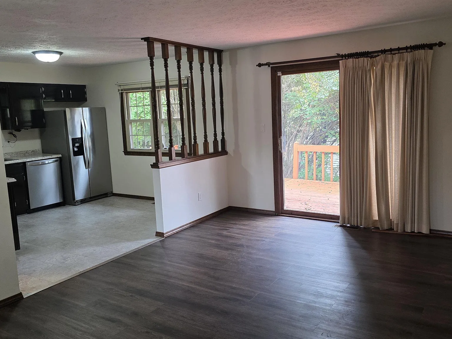 3 bed, 2.0 bath, 1410 sqft, $2,100 — Photo 2