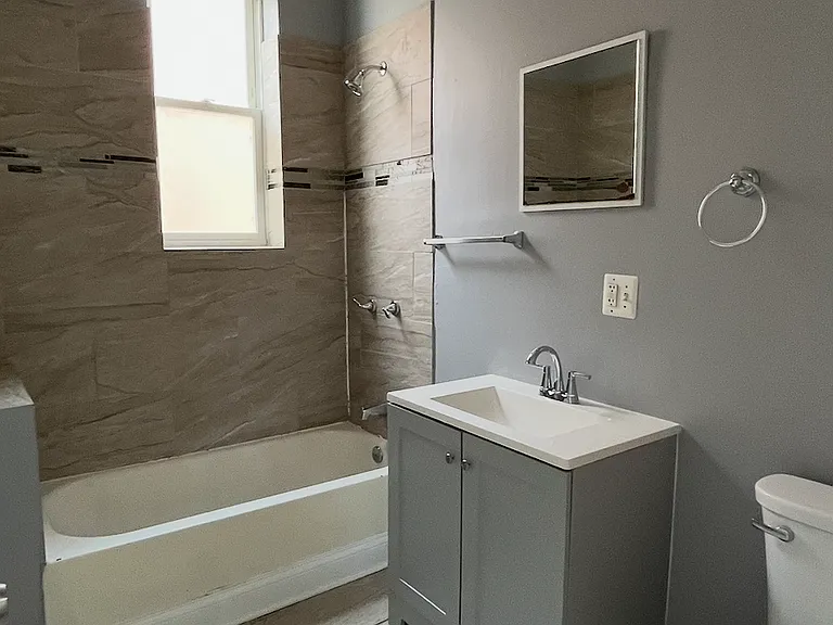 1541 S Central Park Ave #2 — Photo 8