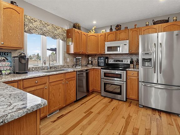 5th image of 4002 North Rd