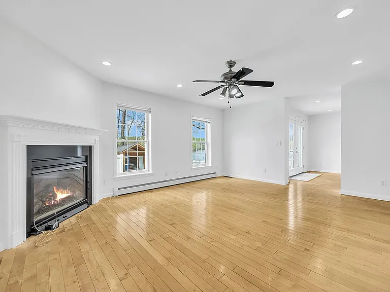 1541 Monmouth Ave #A — Photo 8