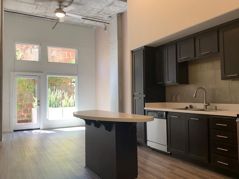 1st image of 452 10th Ave #102