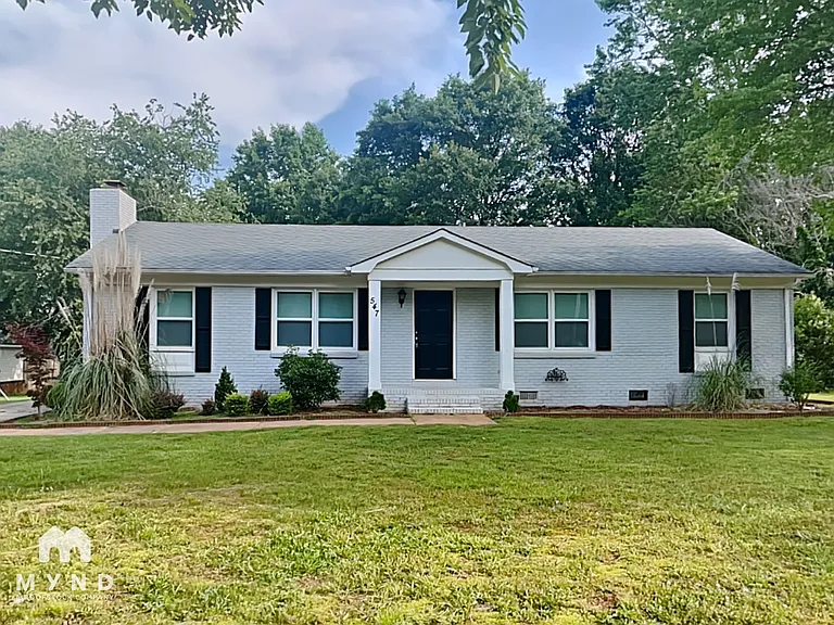 547 Whitethorn Dr — Photo 1