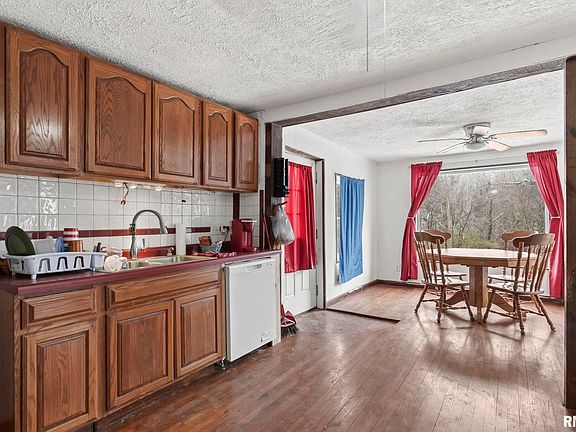 5th image of 712 W Washington St