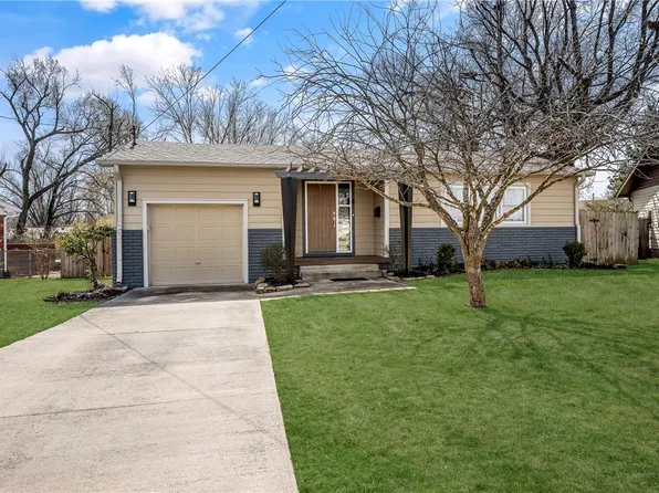 715 NW 6th St, Bentonville, AR 72712
