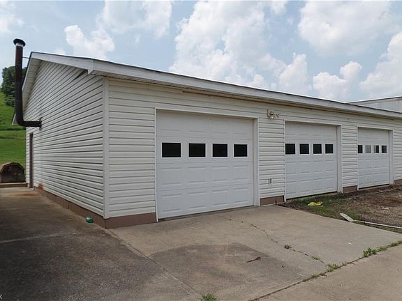 X-Large 3 car garage with heat