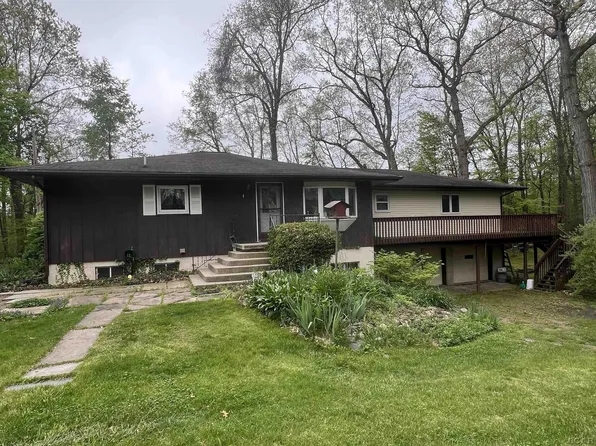 8000 Parker Hwy, Manitou Beach, MI 49253