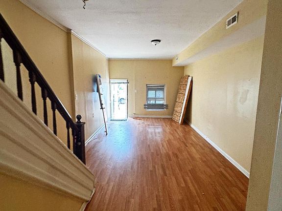 5th image of 2618 E Oliver St