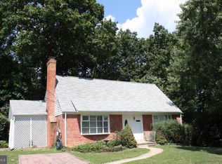 6901 Rolling Rd, Springfield, VA 22152