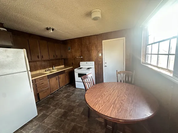 305 Dolomita St, Borger, TX 79007