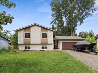 471 105th Ave NW, Coon Rapids, MN 55448