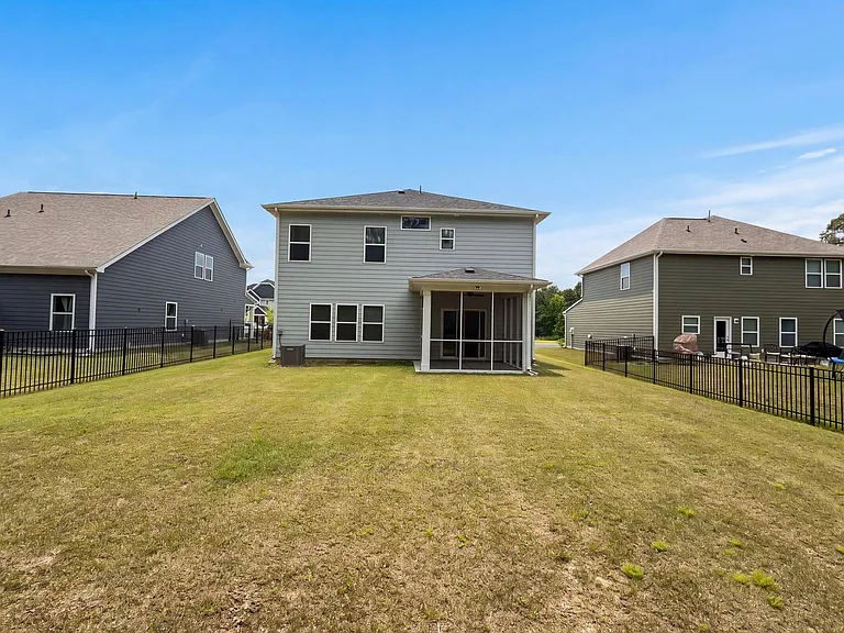1205 Black Walnut St — Photo 14