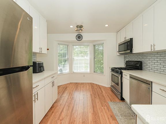 5th image of 120 Acadia Ct APT 11
