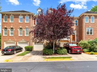 3903 Barcroft Mews Ct, Falls Church, VA 22041
