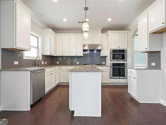 5th image of 522 Rosemont Ave