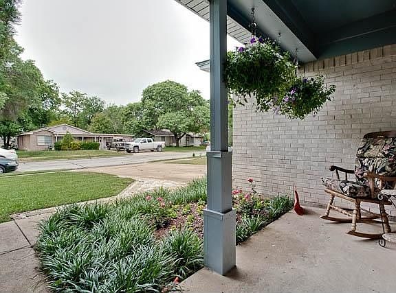 2nd image of 322 N Cottonwood Dr