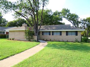 702 Danish Dr, Grand Prairie, TX 75050