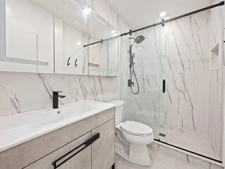 251 W 19th St #2C — Photo 8