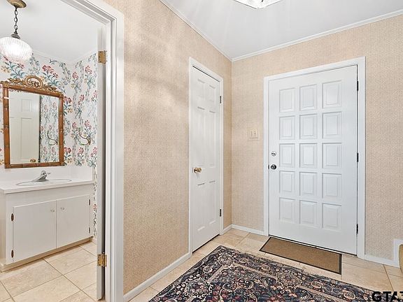 5th image of 206 N Pope Dr