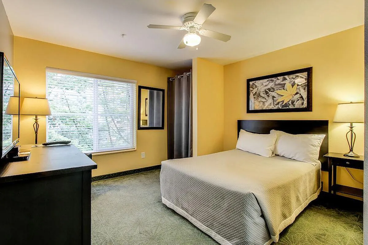Vermont Inn Apartments — Photo 4