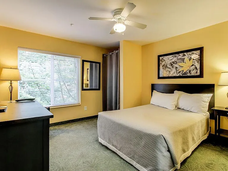 Vermont Inn Apartments — Photo 4
