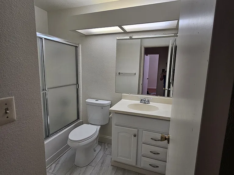 2nd Bedroom Bath