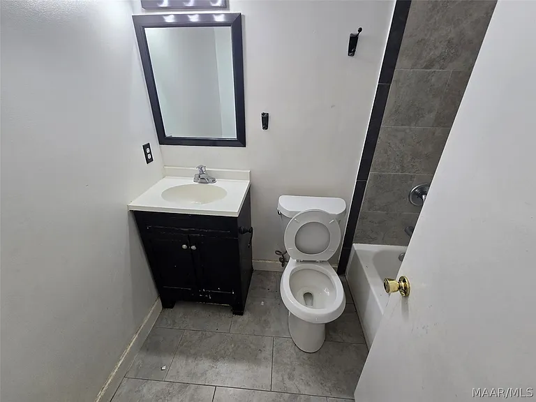 4259 Burtonway Dr — Photo 10
