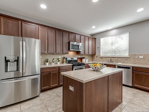 5th image of 318 Chloe Heights