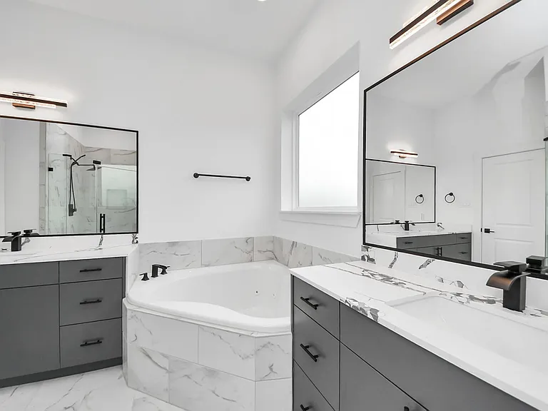 2709 Dennis St — Photo 33