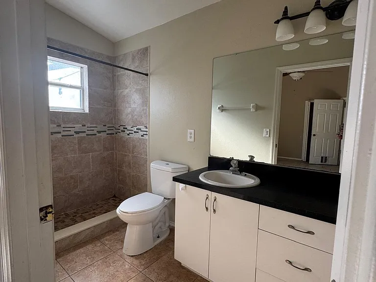 2713 Palm Isle Way — Photo 7