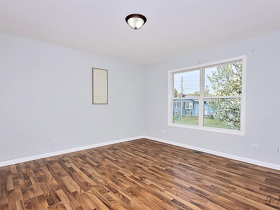 5th image of 1614 Leslie Ave