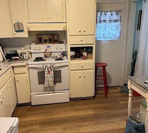 5th image of 420 Belvedere Cir