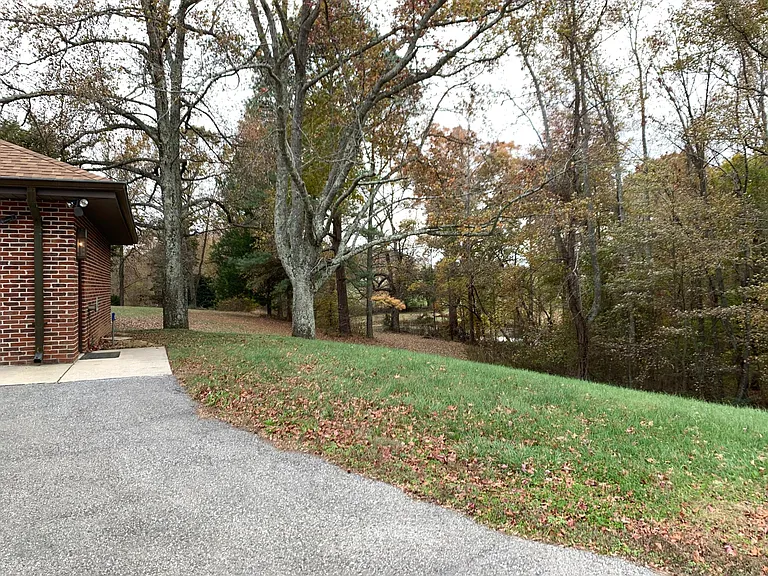23158 Town Run Dr — Photo 17