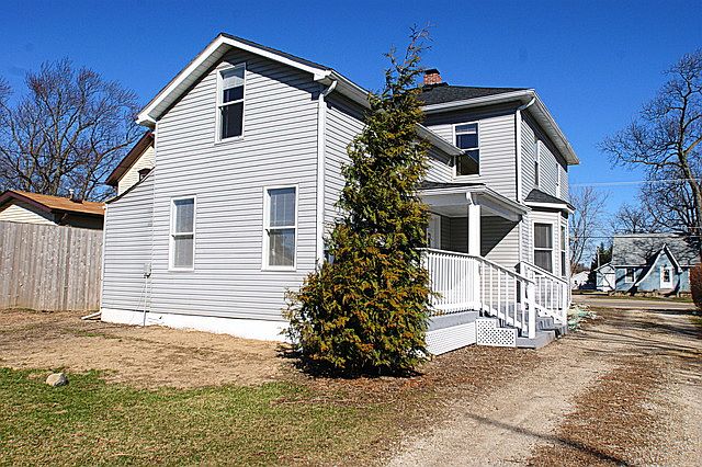 1st image of 219 E Grand Ave