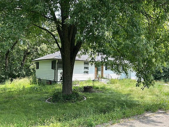 3rd image of 202 Hickory Dr