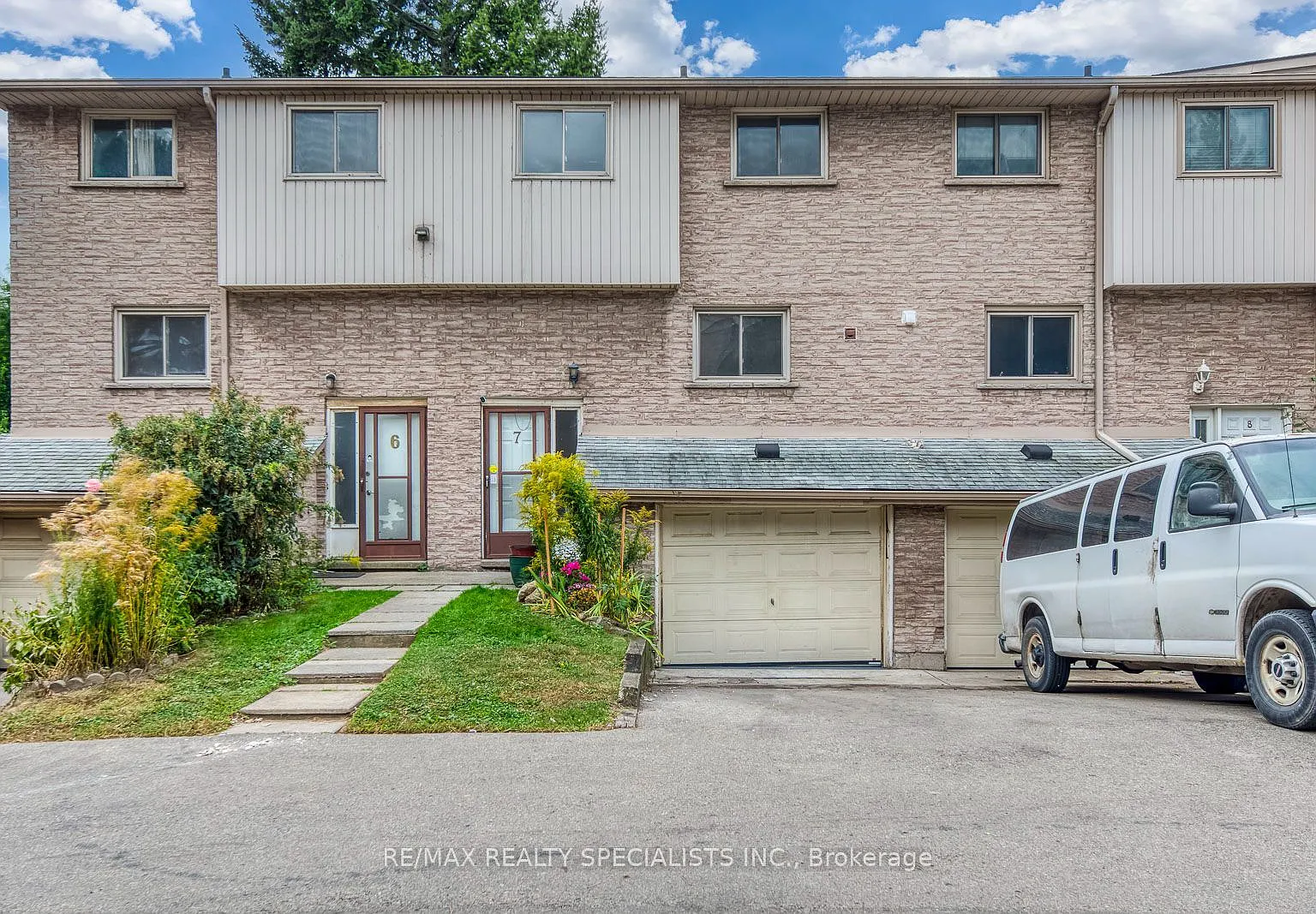 3 bed, $2,200 — Photo 2