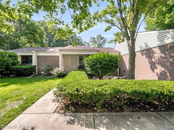 5229X Simpson Lake Rd, West Bloomfield, MI 48323
