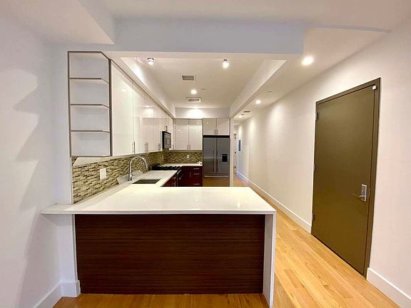 5th image of 35 Madison St #B2