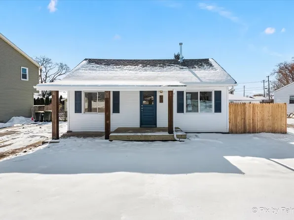 335 W Riverside Dr, McHenry, IL 60051