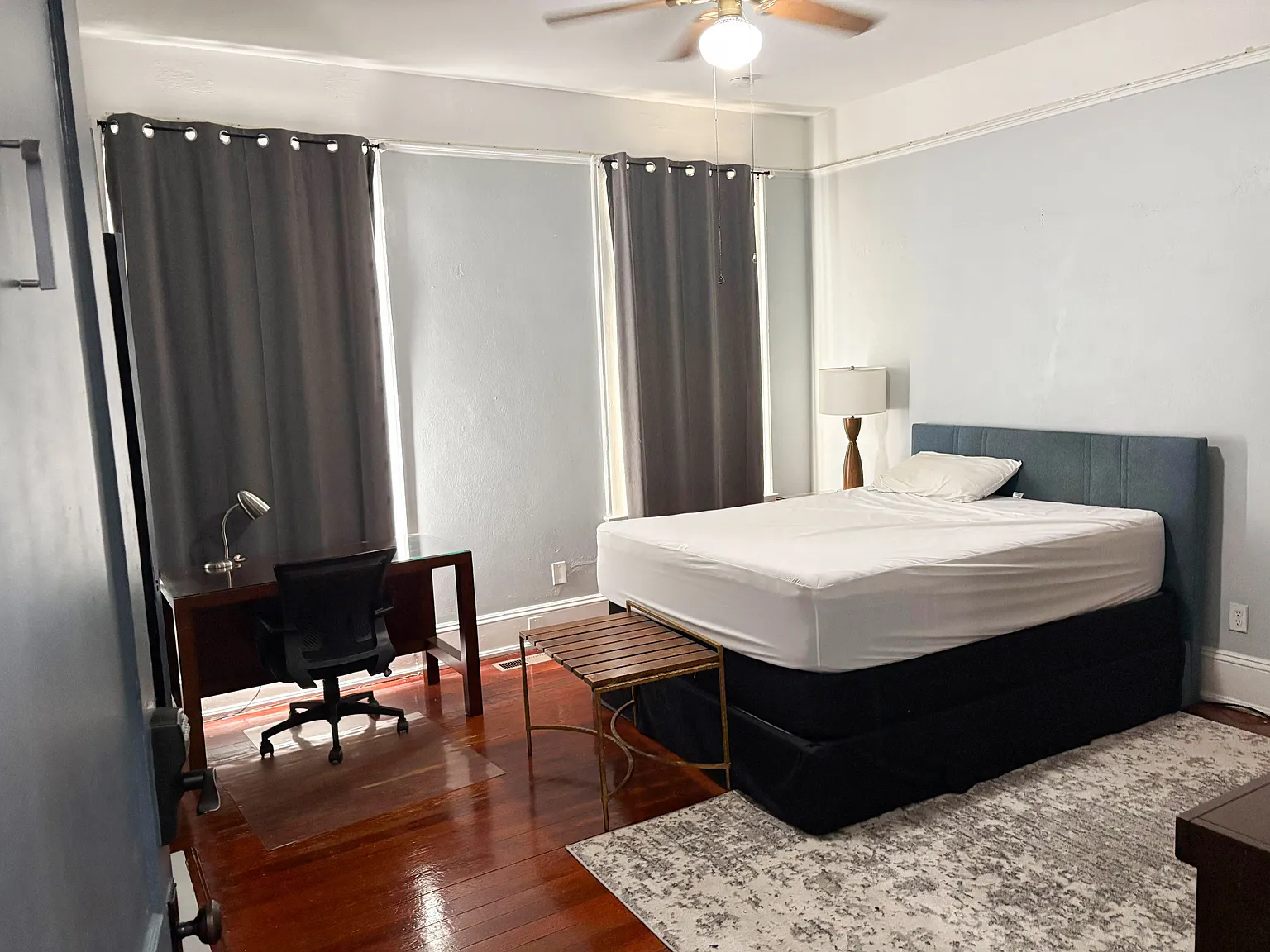 4 bed, 1.0 bath, 4158 sqft, $1,139 — Photo 2