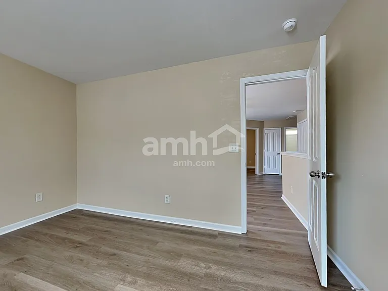 533 Wrayhill Dr — Photo 18
